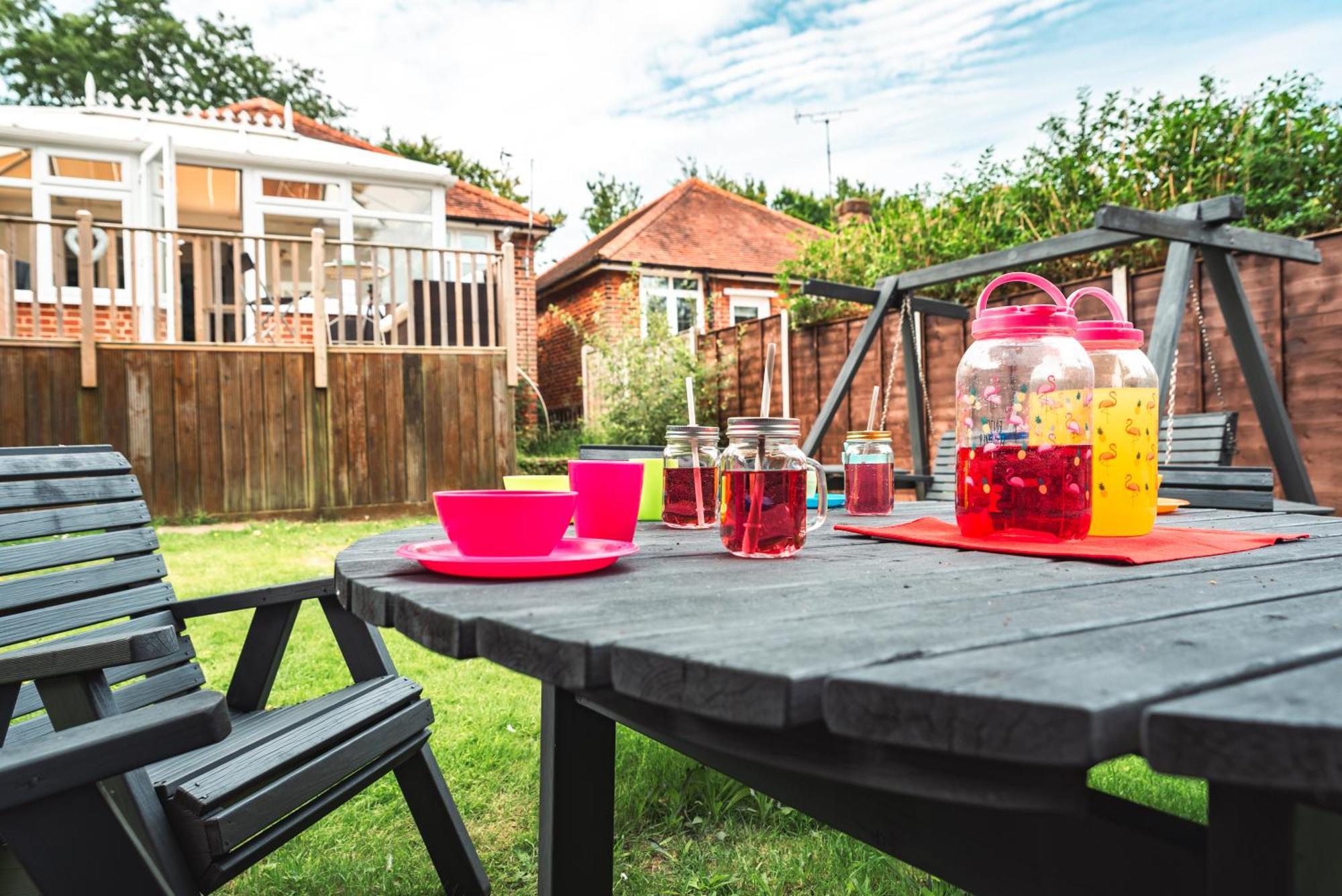 Family Gathering Bungalow Саутхамптън Екстериор снимка